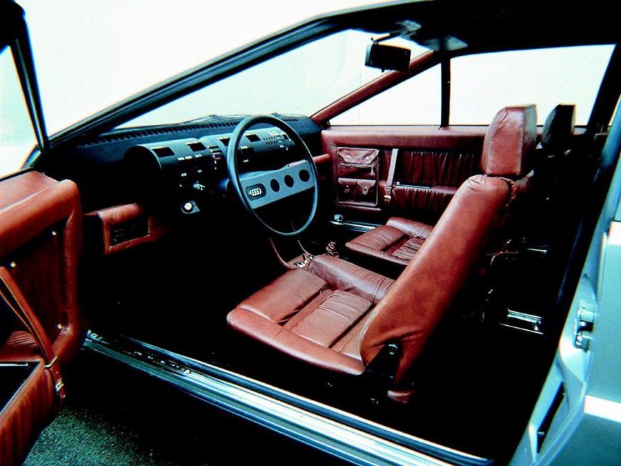 Интерьер Audi Karmann Asso Di Picche Concept 1973 года  (фото 8 из 14)